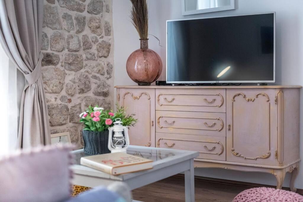 Flora-heartbeat Old Three Bedrooms Appartement