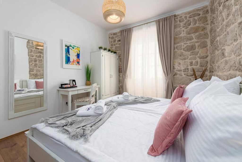 Flora-heartbeat Old Three Bedrooms *