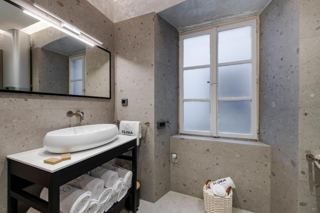 Flora-heartbeat Old Three Bedrooms Appartement