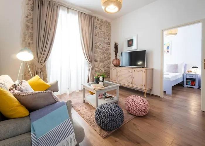 Flora-Heartbeat Old City Three Bedrooms Apartment